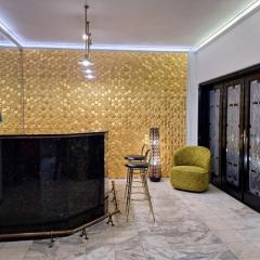 TOP CENTER spacious apartment with free parking