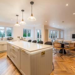 Modern Cosy Home w Stylish Interior – Pass The Keys