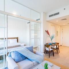 Escape24 - Contemporary 1BR - GolfVille - Dubai Hills