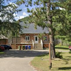 Le Faucon blanc, Waterfront, Hot tub & Sauna