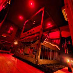 Apocalypse Love Room