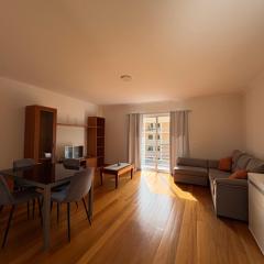 Island Heart- Family Retreat- Free parking garage