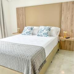 Apto moderno con aire y gran ubicación