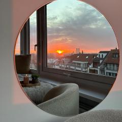 Ruim, open uitzicht, lichtrijk appartement met directe toegang tot het STRAND !