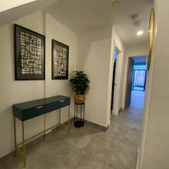 2BR duplex apartment close to UHW & city centre