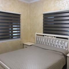 Kings Avenue Mall Central Modern Apartment