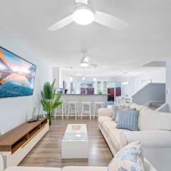 Stylish Townhome w Hot Tub 5 Min Walk to Beach