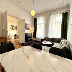 Direkt an der Arena, Waldstraße