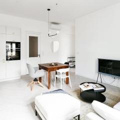 Designer Touch 2-bedroom in Picturesque Area