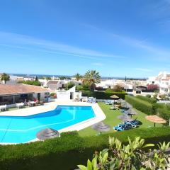 Townhouse With Communal Pool