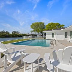 Luxury Beachside 4BR 3BA Waterfront Home