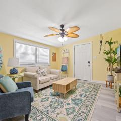 Cocoa Beach Hideaway 1BR Walk to the Sea