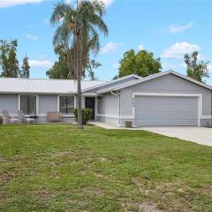 Cypress Retreat Cozy Ft Myers Pet Friendly Home