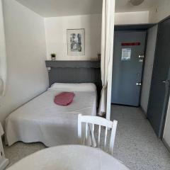 Studio climatisé à louer près des thermes - FR-1-680-47