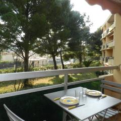 Studio à Bormes-les-Mimosas avec balcon et parking privatif - FR-1-251-886