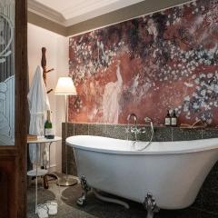 MiraNamin Nest LANTANA - Luxury Suite in Unique Historic Home with Garden Access, Indoor Plunge Pool, Self-Service Breakfast, Rooftop, Bathtub, Private Kitchen