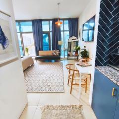 Stylish JLT Apartment - Marina Skyline View - Next to Metro - Walk to Beach