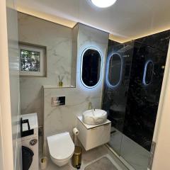 Decebal luxury studio next to Lolipop cafe