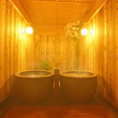 庭音日和 2つの半露天壺湯でくつろぐ宿 大家族向け広々一棟貸し 駐車場2台 浴室2箇所