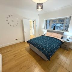 5 Bedroom Brentwood Station Cosy House with Garden & Parking!