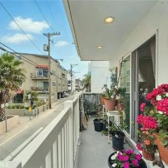 Stylish One-Bedroom Marinafront Condo With Waterfront Views