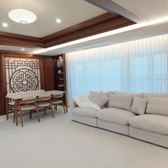 SkyNest, Seoul, Luxury Rooftop Oasis, 3BR, 3BA, Max 8 Guests, Free Pkg, Jamsil, Lotte World Tower View, Room 3 is available only for groups of 7 guests more