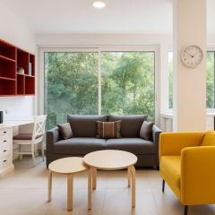 Charm & Green 1BR TLV Beachside By SweetyGuest