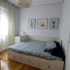 Habitación con baño privado cerca del metro