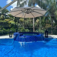 Three-Bedroom House - Best area-Heated Pool-Spa and Sauna Close to Beaches