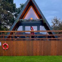 Chalés Luna in rio A-Frame Houses piscina privada vista rio e montanhas no PNPG