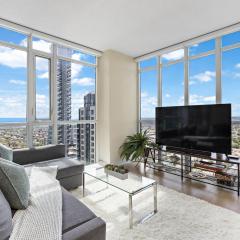 Ultra Luxurious 2.5 Bedroom 2 Full Bathroom 1 Parking Condo Near SQ1 Striking Views