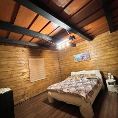 Лісова Хатина