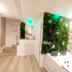 Love Room chic et intime idéale pour un séjour à deux avec jacuzzi et balcon