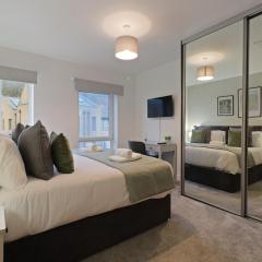 Modern 3 Bed Home - Great for Groups - Free Parking - Hosted by Stay Host Save