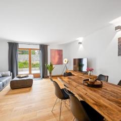 Moderne Ferienwohnung mit Bergblick und großer Terrasse nahe Simssee, Chiemsee und Autobahn A8 Salzburg - München