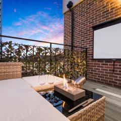 Modern Cosy 2 bed apartment, Smart TV & NETFLIX with private balcony and city view