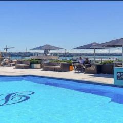 City life Skytower view With Swimming pools & Suna Family Retreat