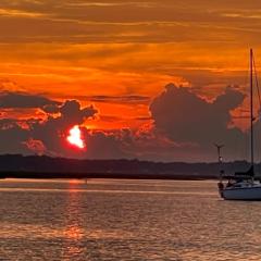 Golf Cart to Beach , Pet Friendly, Fenced, Quiet