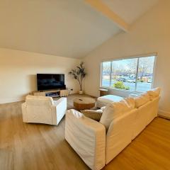 New! Modern 4BR max 12 ppl, 5 mins to everything!