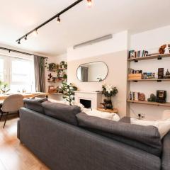 Stylish 2-Bed Flat in Woolwich, Central London