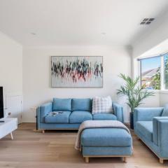 Foreshore Escape Beachside Comfort near Dining