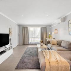 Brighton Escape Seaside Living near Dining and Jetty