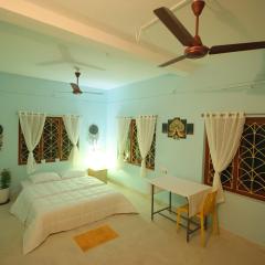 Thulir Homestay - Studio & Lounge