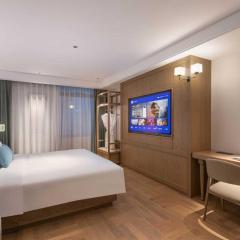 Manxin Hotel, a high-rise hotel offering river views from Jianghan Road Pedestrian Street, Wuhan