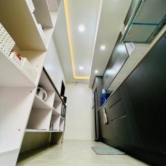 Stylish 3BR Residence - Smart Bath - Cozy Vibes