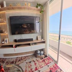 Ocean Blue, Vista Frontal Al Mar