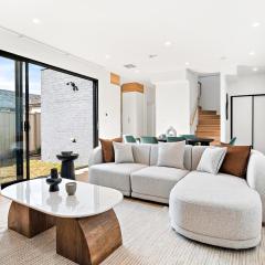 Brand-New 3-Bed Townhouse in Pascoe Vale