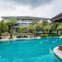 Elegant Beachfront 3BR Condo at Pearl of Naithon