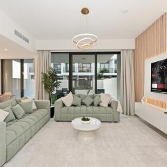 Chic 4BR Retreat I Luxe Touches & Serene Views