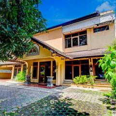 OYO 95023 Hotel Alamanda Garut